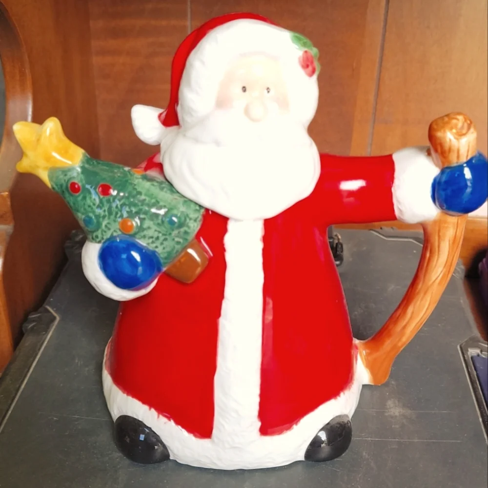 Santa teapot - Picture 1 of 1